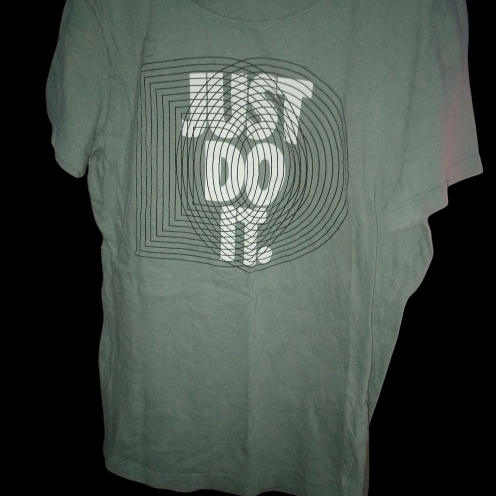 Nike Gray Short Sleeve Tee with 'Just Do It' Graphic